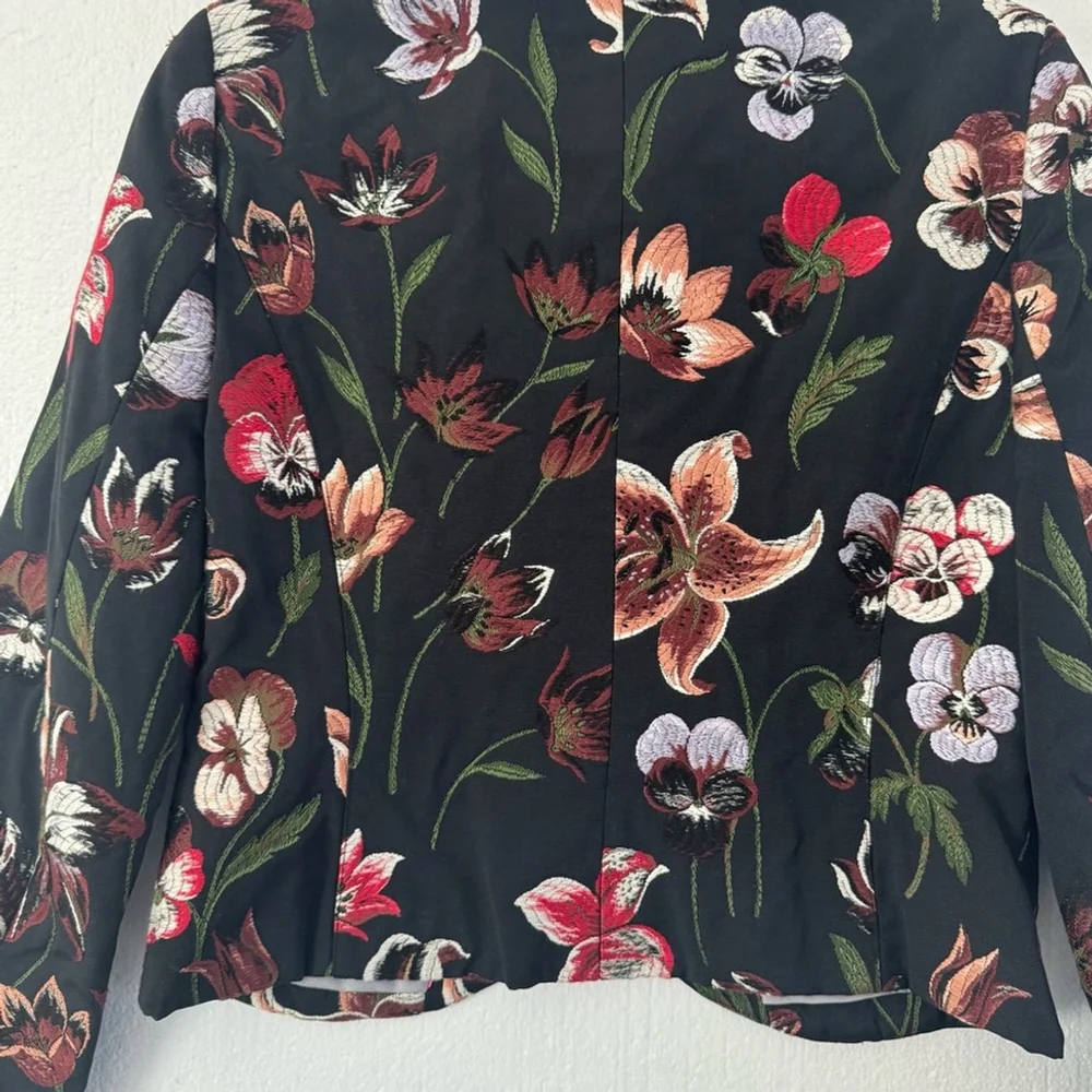 CE Classiques Entier Floral Embroidered Cropped Women's Blazer